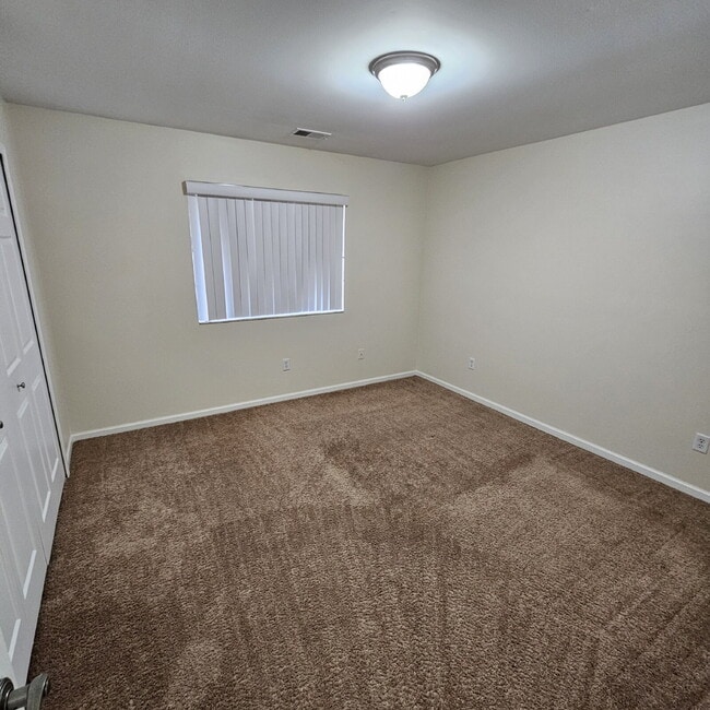 Building Photo - 1 Bedroom Condo Close to Lake St. Clair. Upper Unit with Spacious Living Room, Large Bedroom and ...