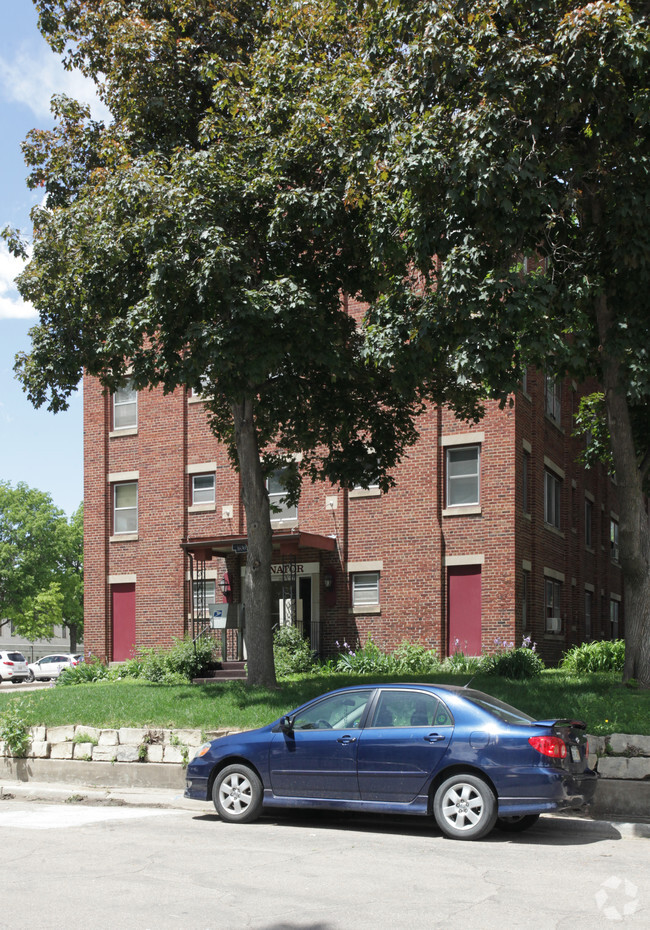 Building Photo - Senator