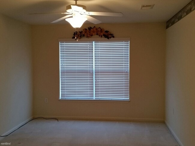 Building Photo - 2 br, 2 bath  - 7108 W Friendly Ave Unit 105