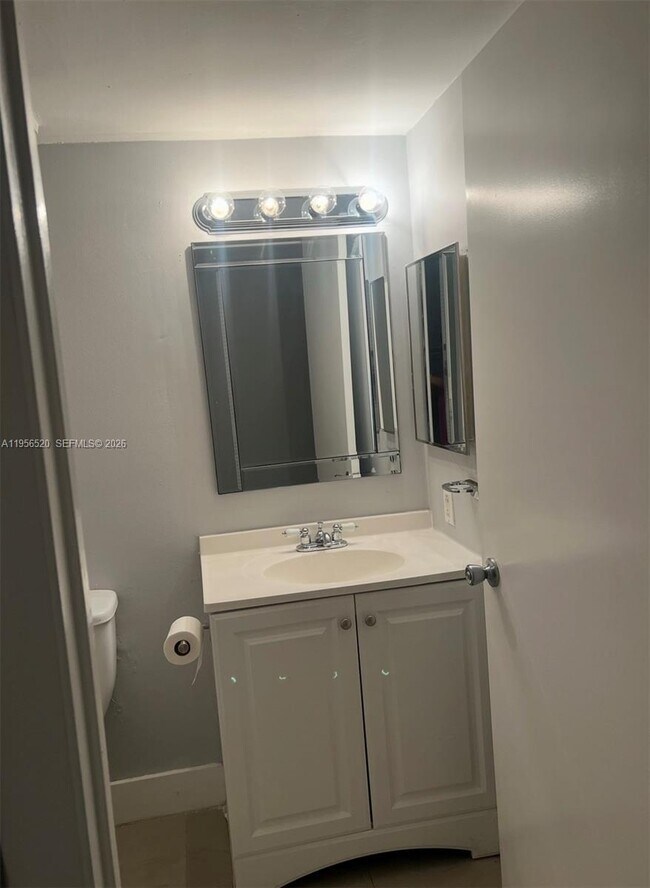 Building Photo - 800 N Miami Ave