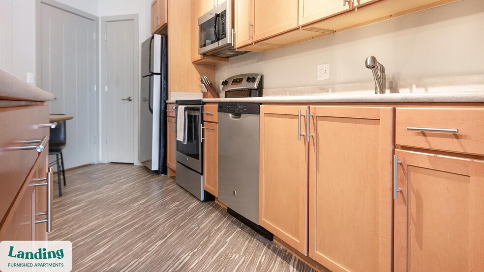 Building Photo - 5800 Highlands Plaza Dr
