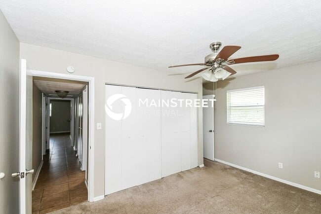 Building Photo - 3 Bedroom Pet-Friendly Home in Jacksonville, FL with Main Street Renewal