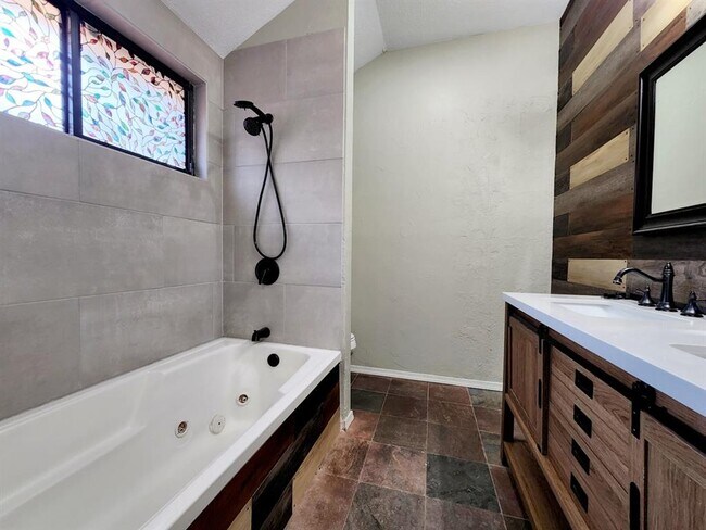 Building Photo - 11703 Lorene Ave