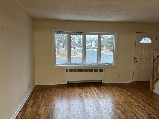 Building Photo - 4br Home for rent in Bethlehem PA