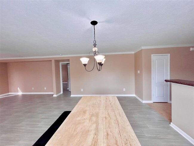 Building Photo - 803 Sweet Flower Dr