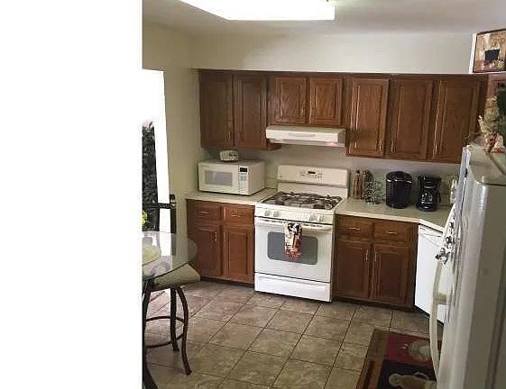 Building Photo - 121 Lamplighter Ct