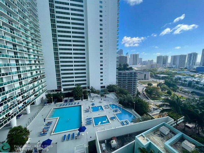 Building Photo - 1900 N Bayshore Dr