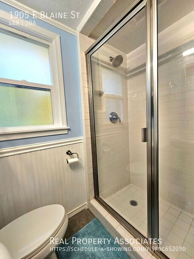 Building Photo - 1905 E Blaine St