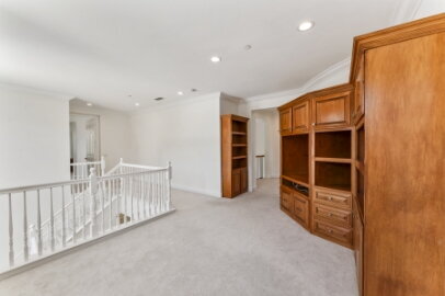 Building Photo - Luxurious, 5450 SqFt,  5 Ensuite Bedrooms ...