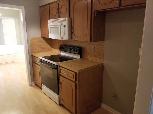 Building Photo - 3 BD, 2 BA, Home in Jacksonville