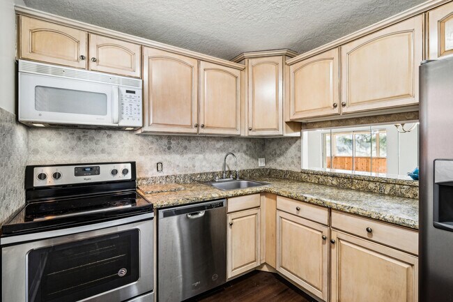 Building Photo - 12012 Greenway Cir S