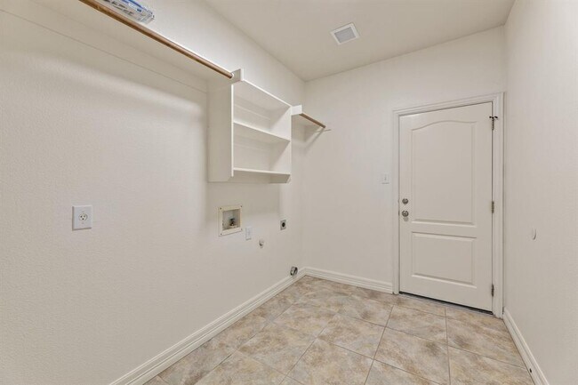 Building Photo - 20613 Kearney Hill Rd