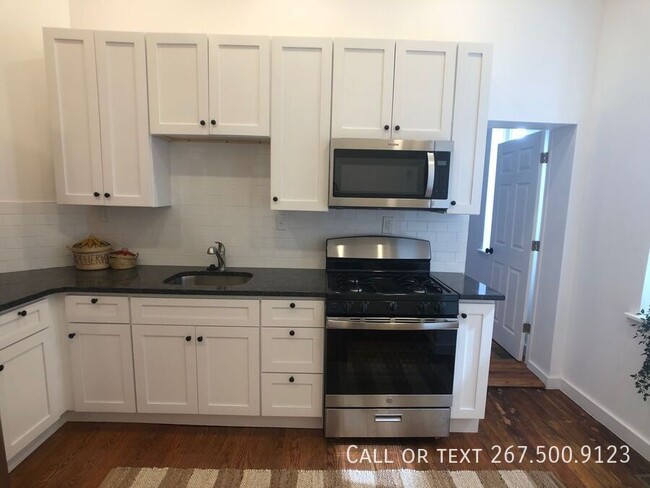 Building Photo - Newly removated, very spacious 2BR unit wi...