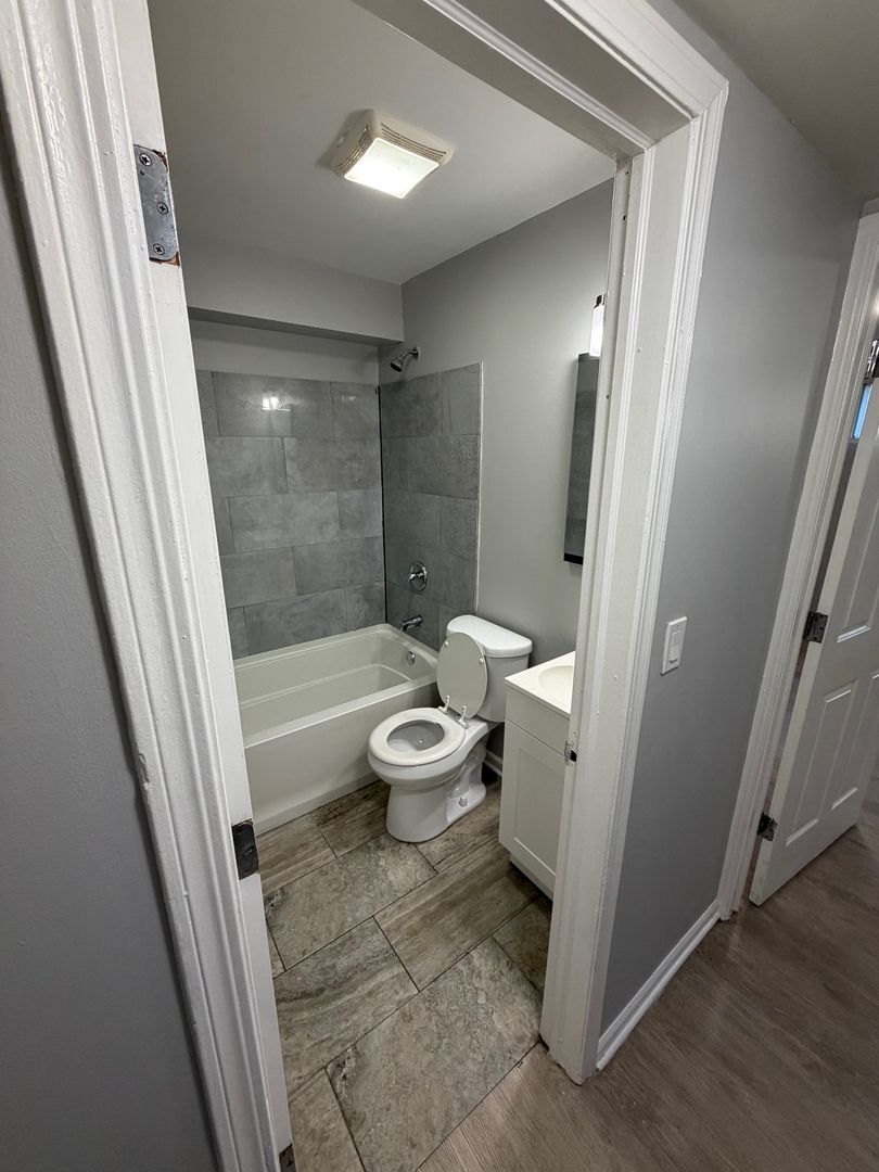 Building Photo - 7808 S Greenwood Ave