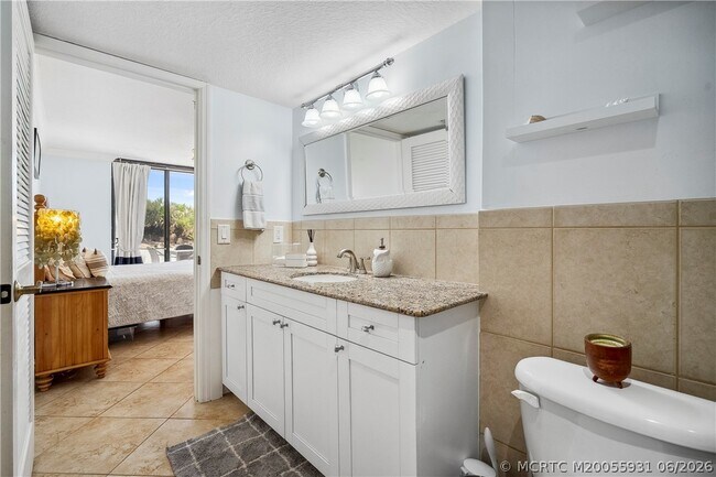 Building Photo - 10680 S Ocean Dr