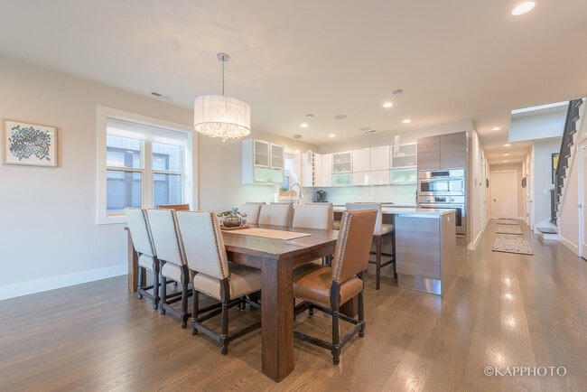 Building Photo - 1146 W Hubbard St