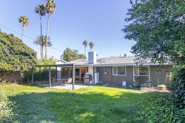 Building Photo - 9635 Gerald Ave