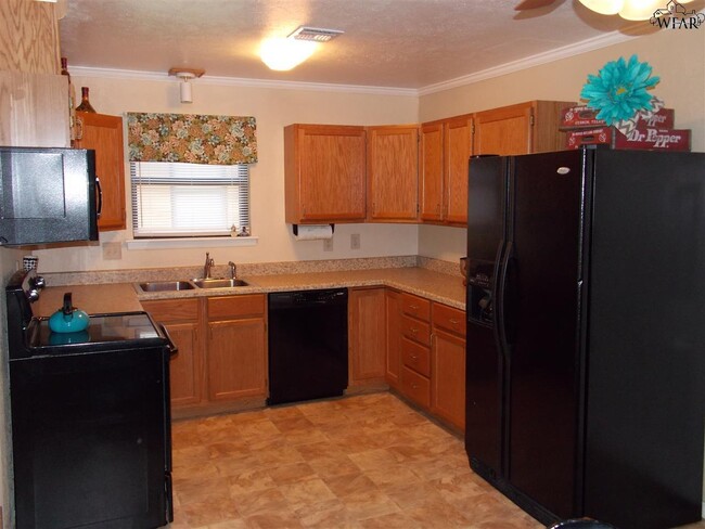 Building Photo - 4632 Pendleton Dr