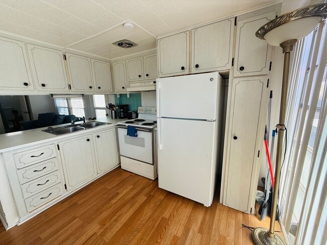 Building Photo - Beautiful fully furnished one bedroom, one bath manufactured home in a 55+ deed restricted gated ...