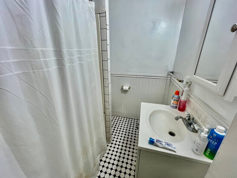 Building Photo - 62 Egmont St