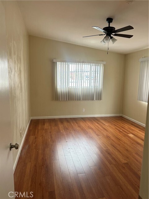 Building Photo - 504 S Manhattan Pl
