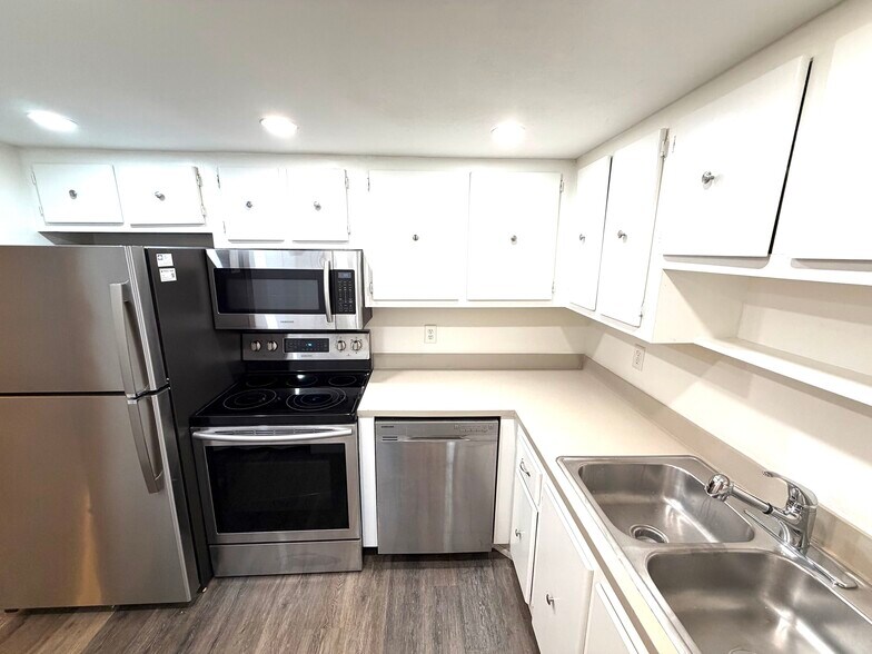 Building Photo - 3704 Broadway