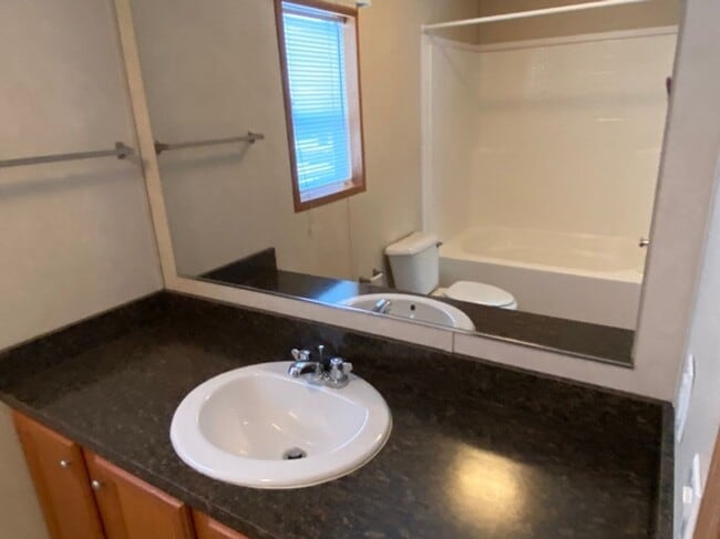 Building Photo - 3bd/2ba Renovated