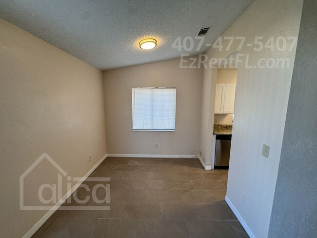 Building Photo - Move In Special  - 3/2/2 in a Great Commun...