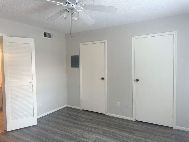 Building Photo - 2120 El Paseo St