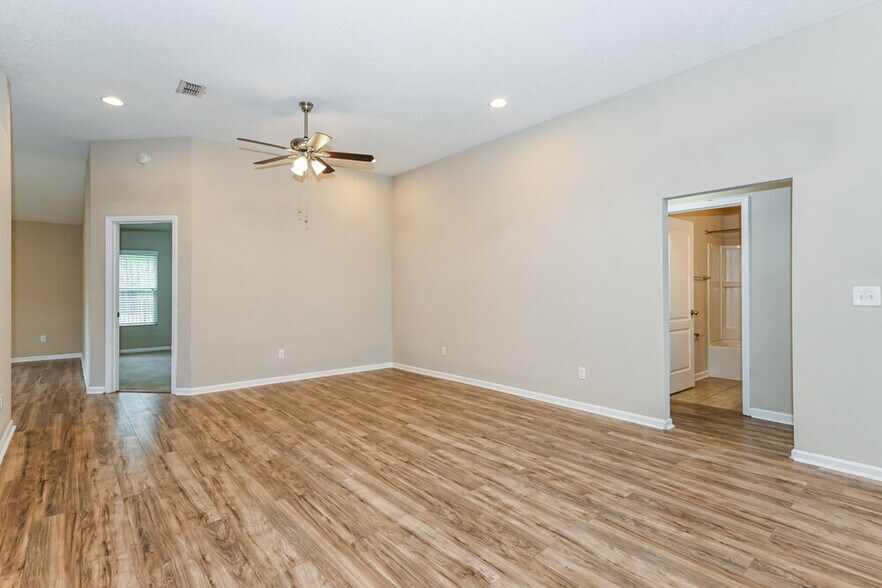Building Photo - 15847 Rachel Creek Dr