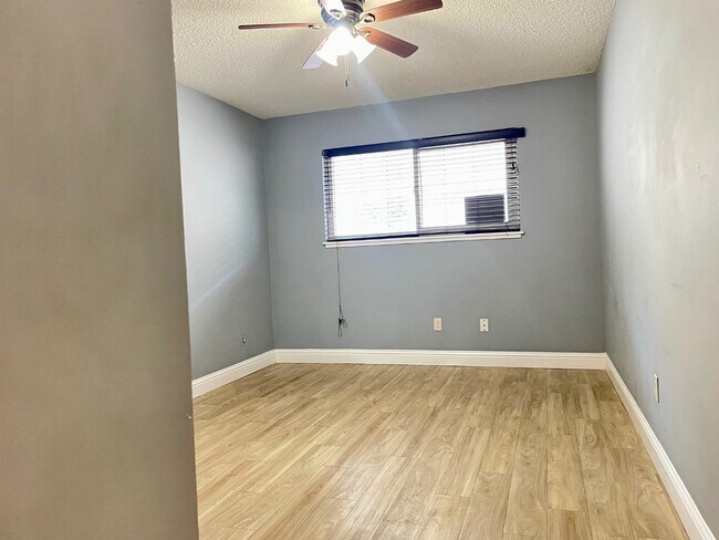 Building Photo - 3535 N San Joaquin St