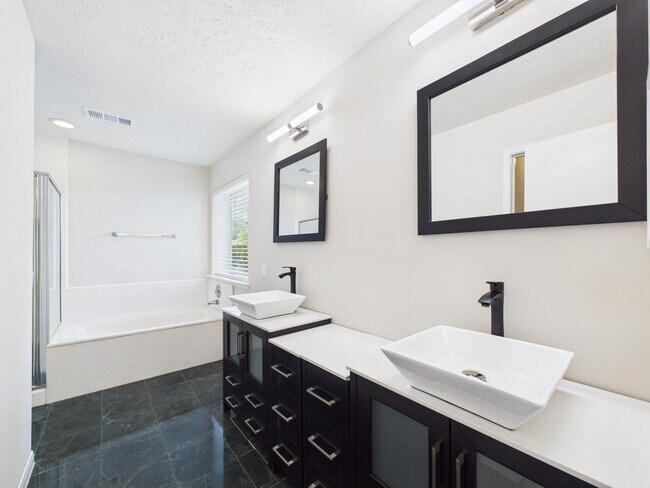 Building Photo - 519 Promenade Blvd