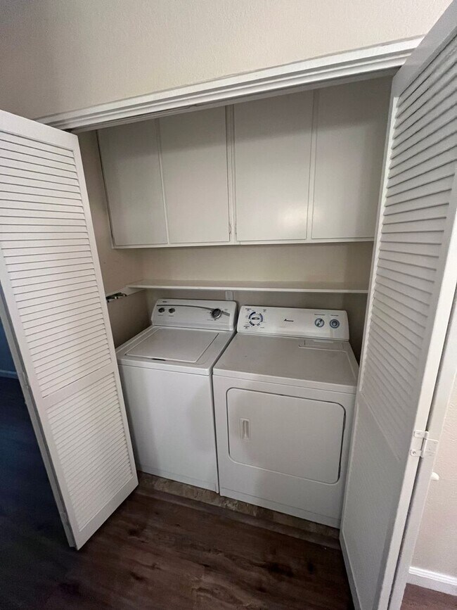 Building Photo - NICE UPDATED CONDO IN ROLLINGWOOD POINTE!!