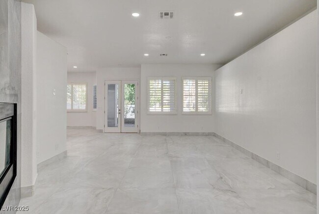 Building Photo - 2132 Lookout Point Cir