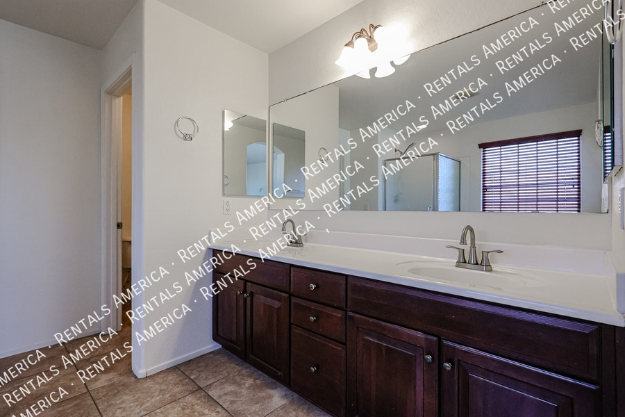 Building Photo - 42592 W Palmyra Ct