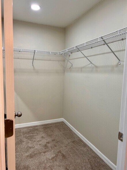 Building Photo - 4338 Fennwood Ct