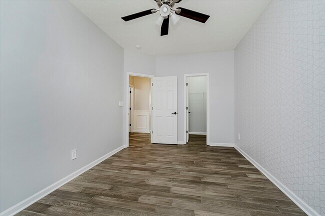 Building Photo - 9413 N Bayfield Dr
