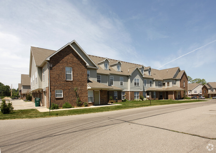 Primary Photo - Mallard Pond Apartments & Condos