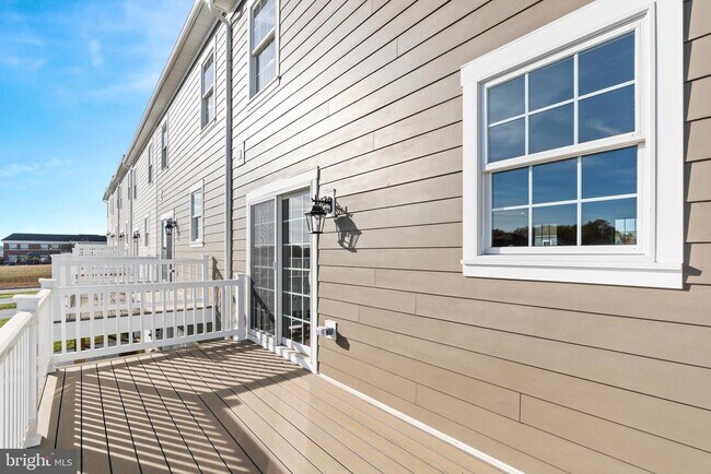 Building Photo - 984 Lorewood Grove Rd