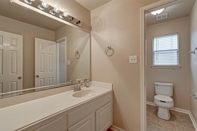 Building Photo - 2130 Autumn Fern Dr