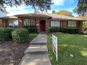 Building Photo - 4121 Holly Dr