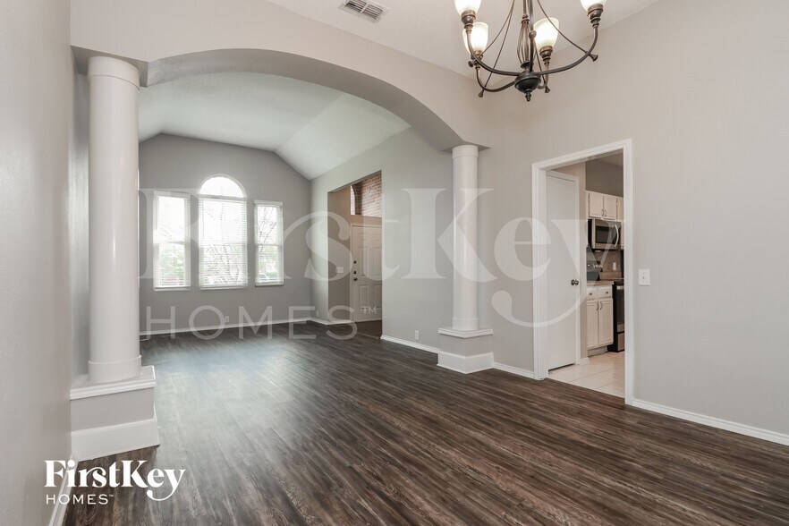 Building Photo - 1500 Park Chase Ave