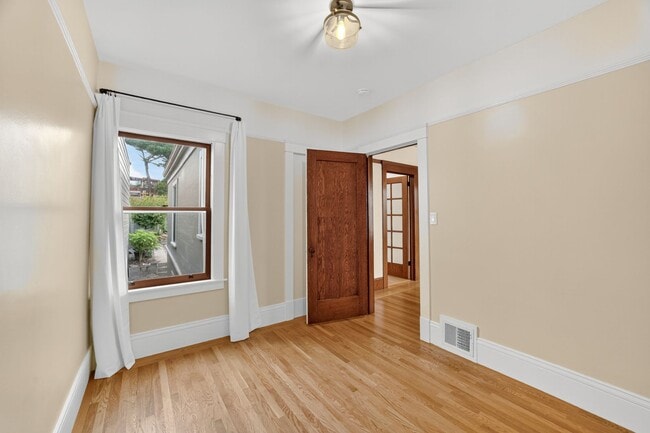 Building Photo - Charming Sunset Home with Hardwood Floors ...