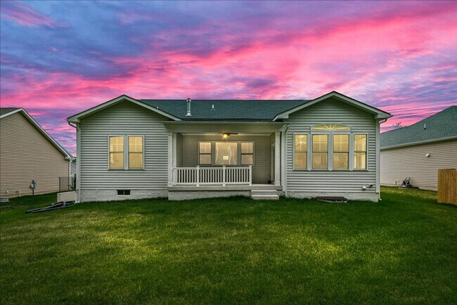 Building Photo - 8627 Fleetwood Dr