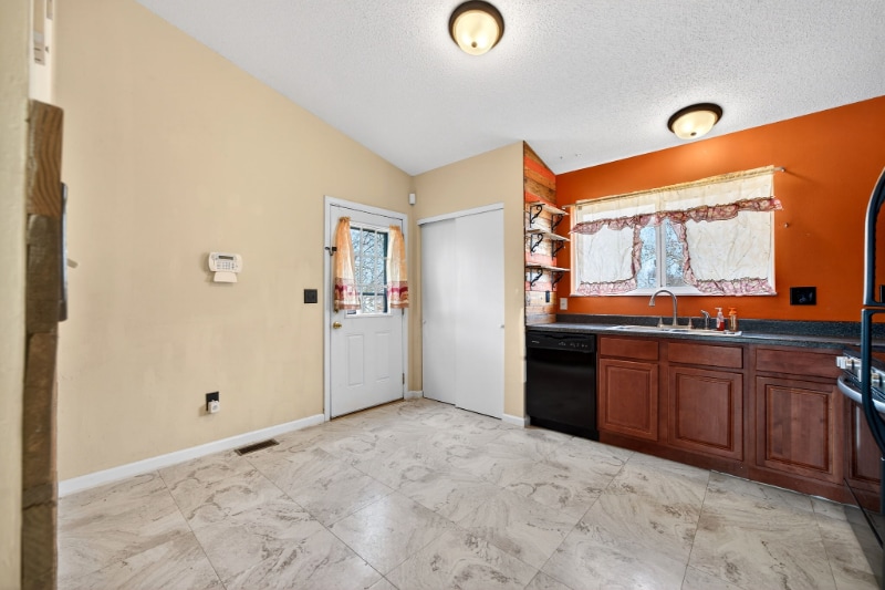 Building Photo - 511 Chapparal Dr