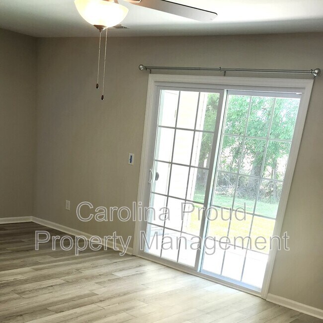 Building Photo - 337 S Pointe Dr