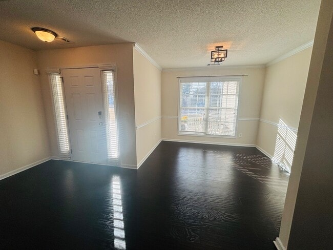 Building Photo - 607 McDowell Ln