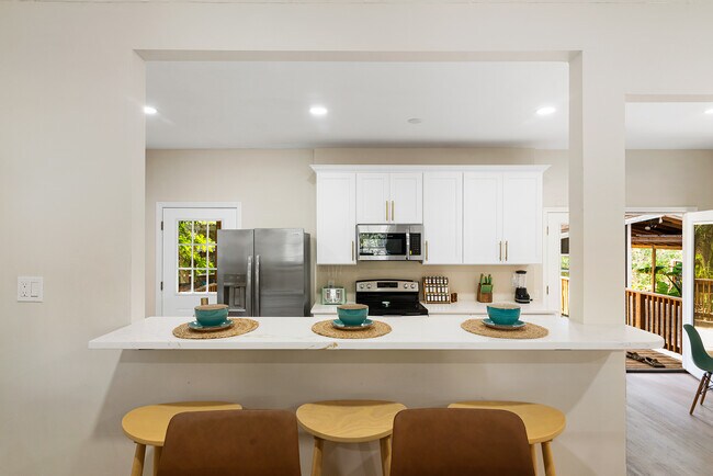Building Photo - 5315 Shore Dr