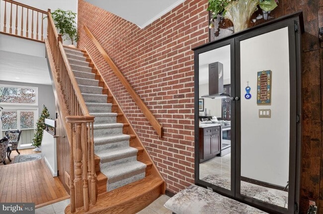 Building Photo - 7511 Bradley Blvd