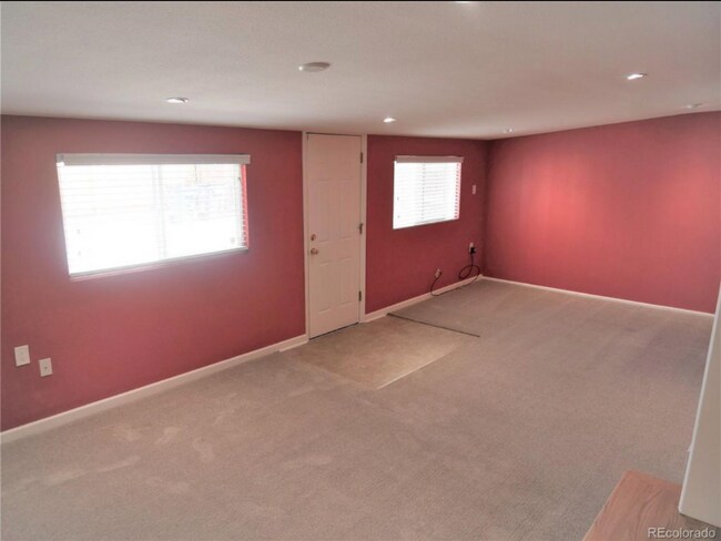 Building Photo - 516 Elmira St